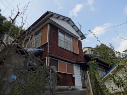 隠し階段のある古い家・・・ 隠し階段のある古い家・・・