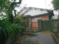 バス停まで1分。200万以下の土地! バス停まで1分。200万以下の土地!